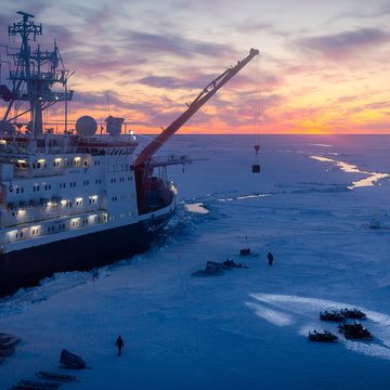 MOSAiC - Crack in front of Polarstern at the ice camp. 11 October 2019, Stefan Hendricks MOSAiC - Crack in front of Polarstern at the ice camp. 11 October 2019, Stefan Hendricks